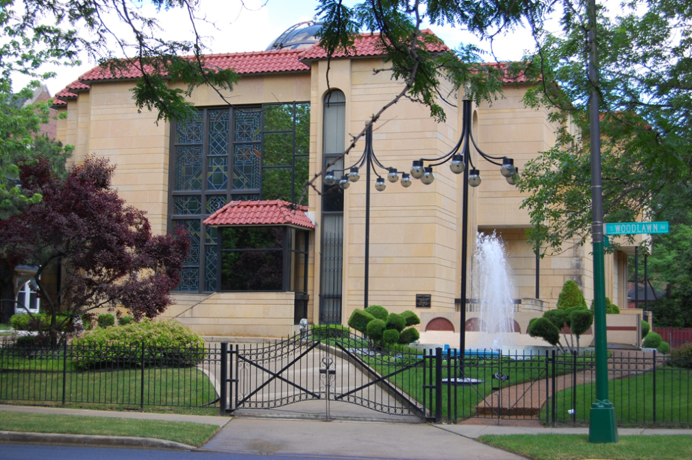 Louis Farrakhan House: A North-African Style Home Worth $1.1 Million